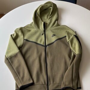 Nike Two-Tone Olive Green Full-Zip Performance Hoodie